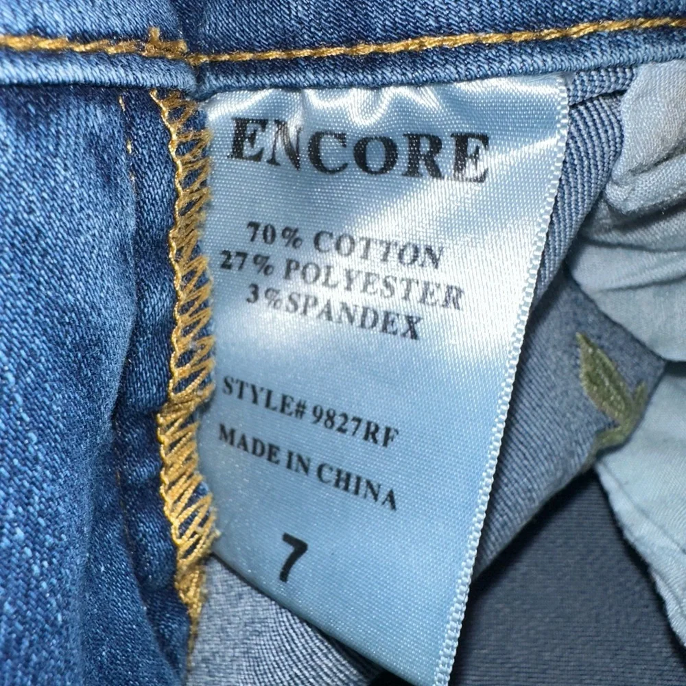 Encore Jeans Blue Floral Embroidered Shorts - Picture 3 of 3